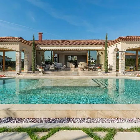 Луксозна вила Eden Park Luxury *