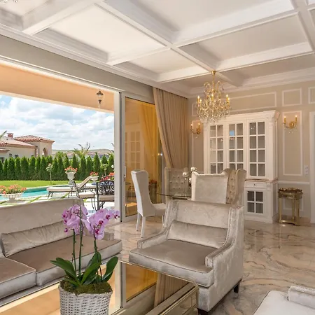 Луксозна вила Eden Park Luxury