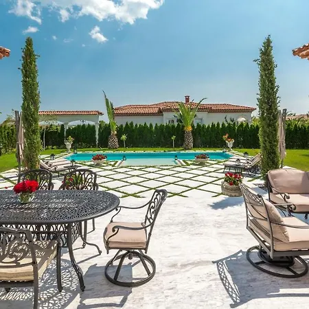 Eden Park Luxury فيلة