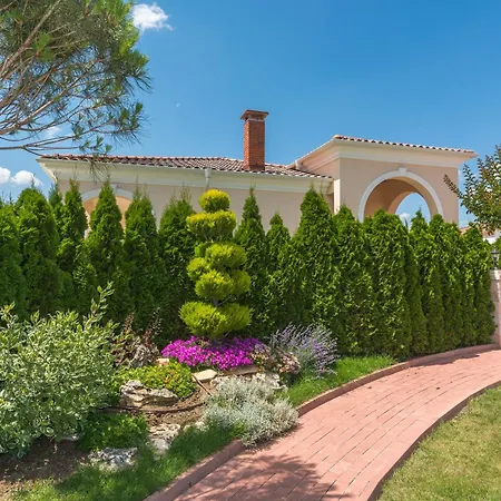Eden Park Luxury Villa