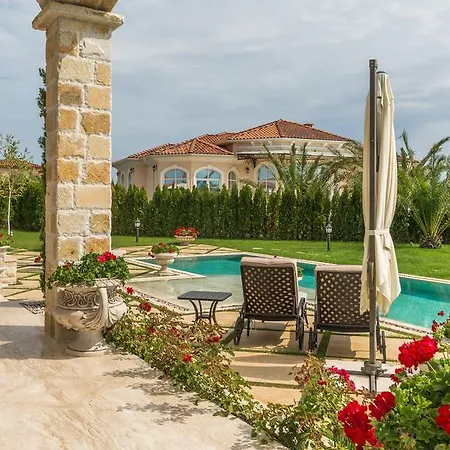 Eden Park Luxury * ساني بيتش