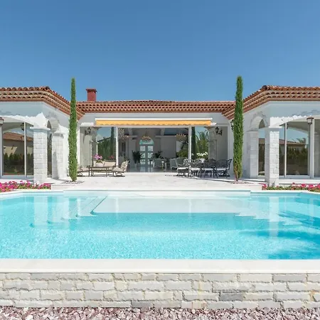 Eden Park Luxury * ساني بيتش