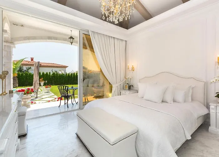 Вилла Eden Park Luxury *