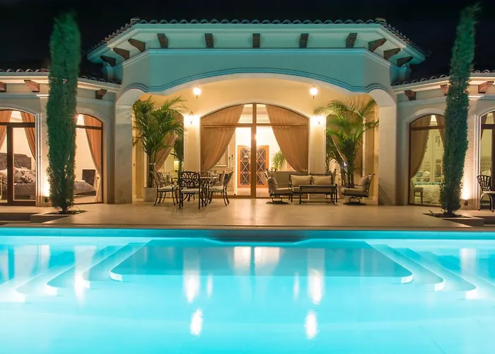 Вилла Eden Park Luxury