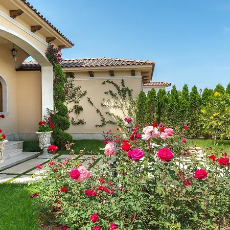 Eden Park Luxury Villa